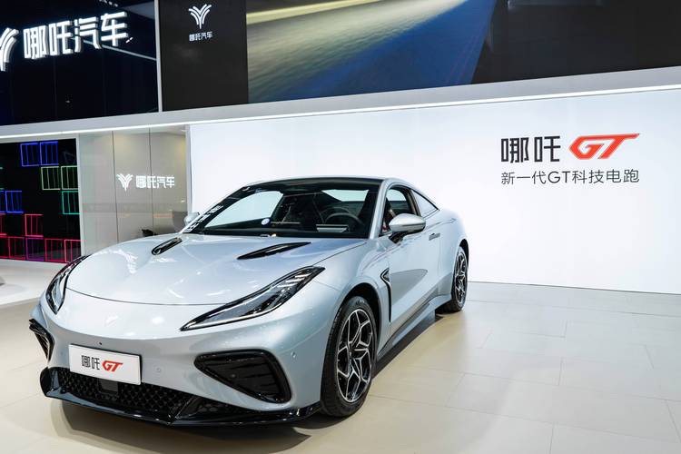 东莞263哪吒汽车在智能汽车领域的表现，领途汽车在新能源汽车市场中的影响力